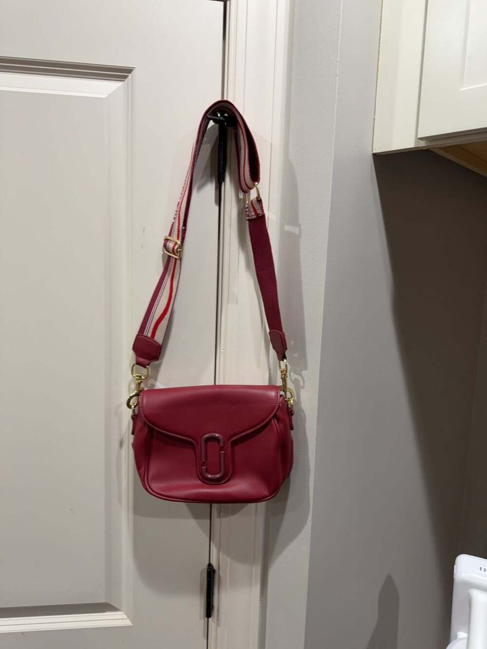 Marc Jacobs The J Marc Saddle Bag in Redβ